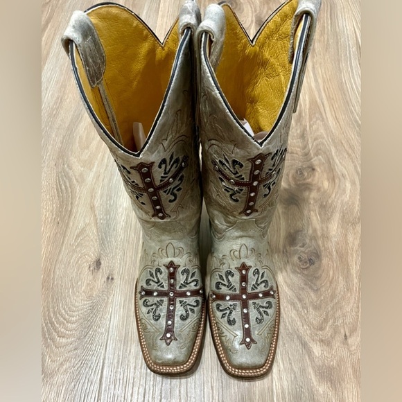 Cavender’s Square Toe Faith/Cross Women’s Boots size 7 EUC - Picture 1 of 7